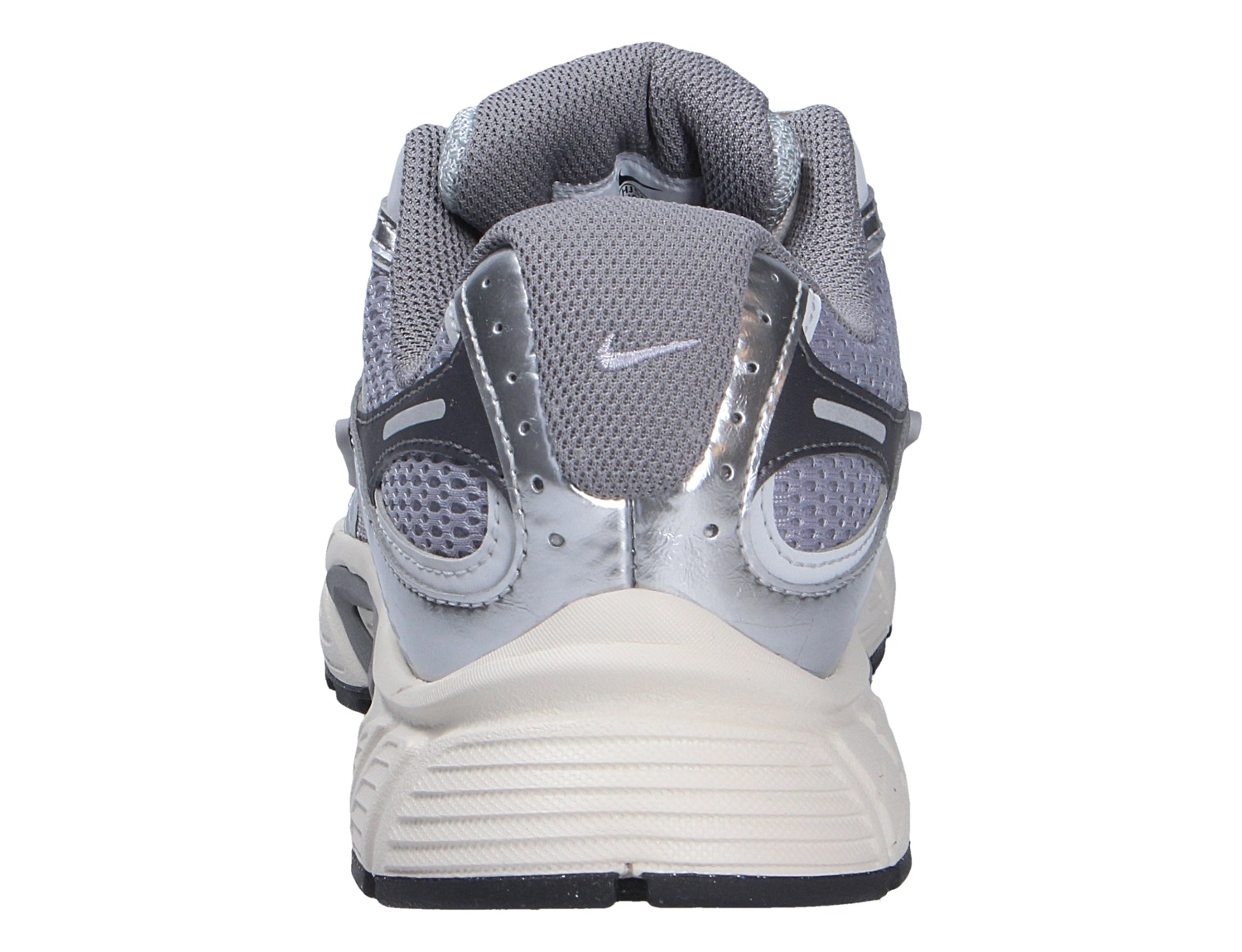 Rückansicht des Nike V5 RNR Sneakers in Silber und Grau mit atmungsaktivem Mesh, gepolstertem Schaft und markanter weißer Sohle